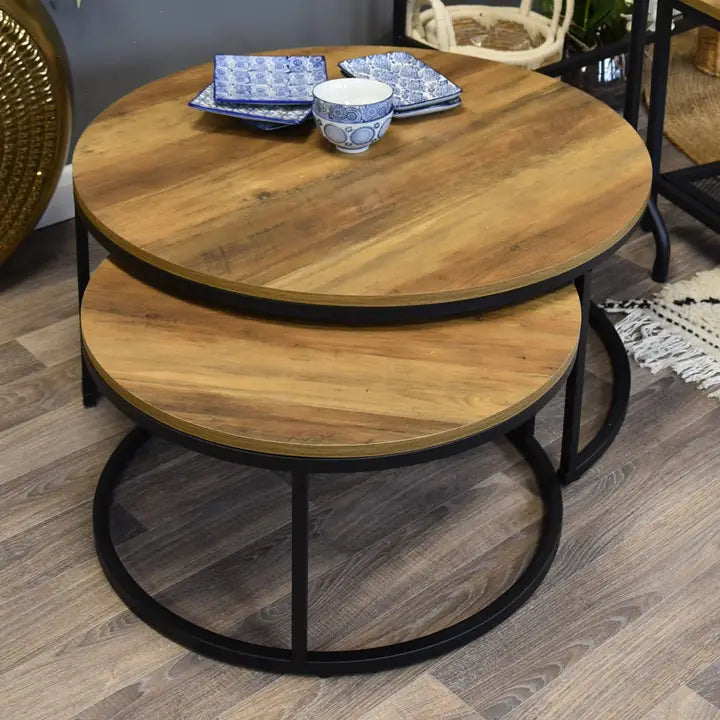 Set of 2 nested round coffee tables