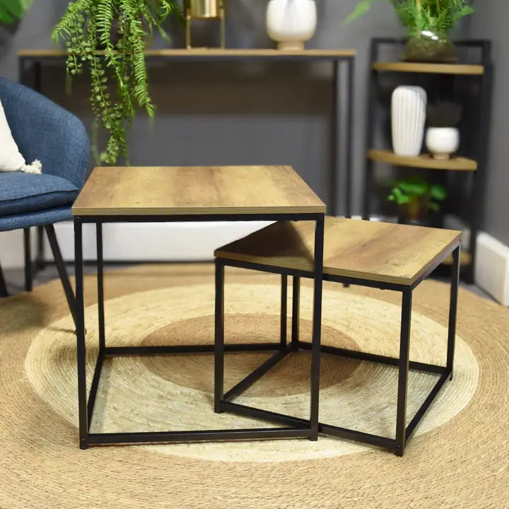 Set of 2 square nesting tables